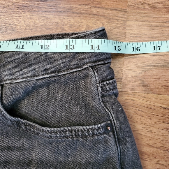 We The Free Size 25 Button Fly Jean Shorts - Picture 4 of 6